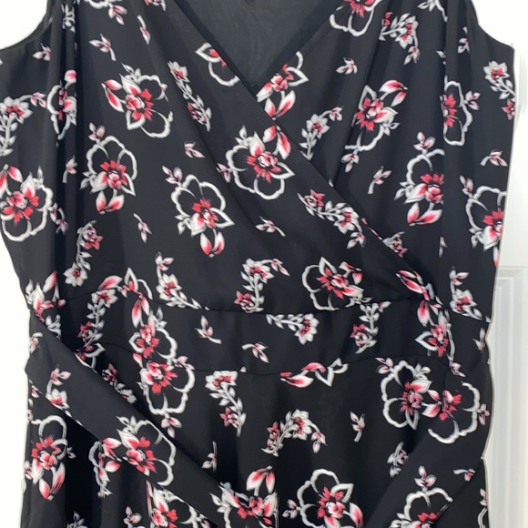 Express Floral Romper 6 - Picture 4 of 9